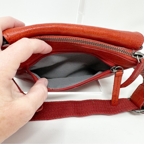 SPIKES & SPARROW RED LEATHER WAIST BAG WITH BUCKLE/FANNY PACK - Picture 4 of 15